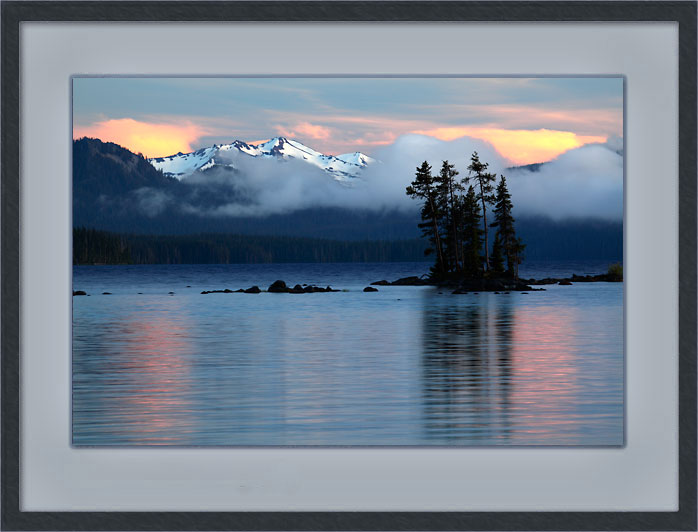 David Whitten Photo - Waldo Lake, Diamond Peak, Sunset, Cascade Mountains Oregon.